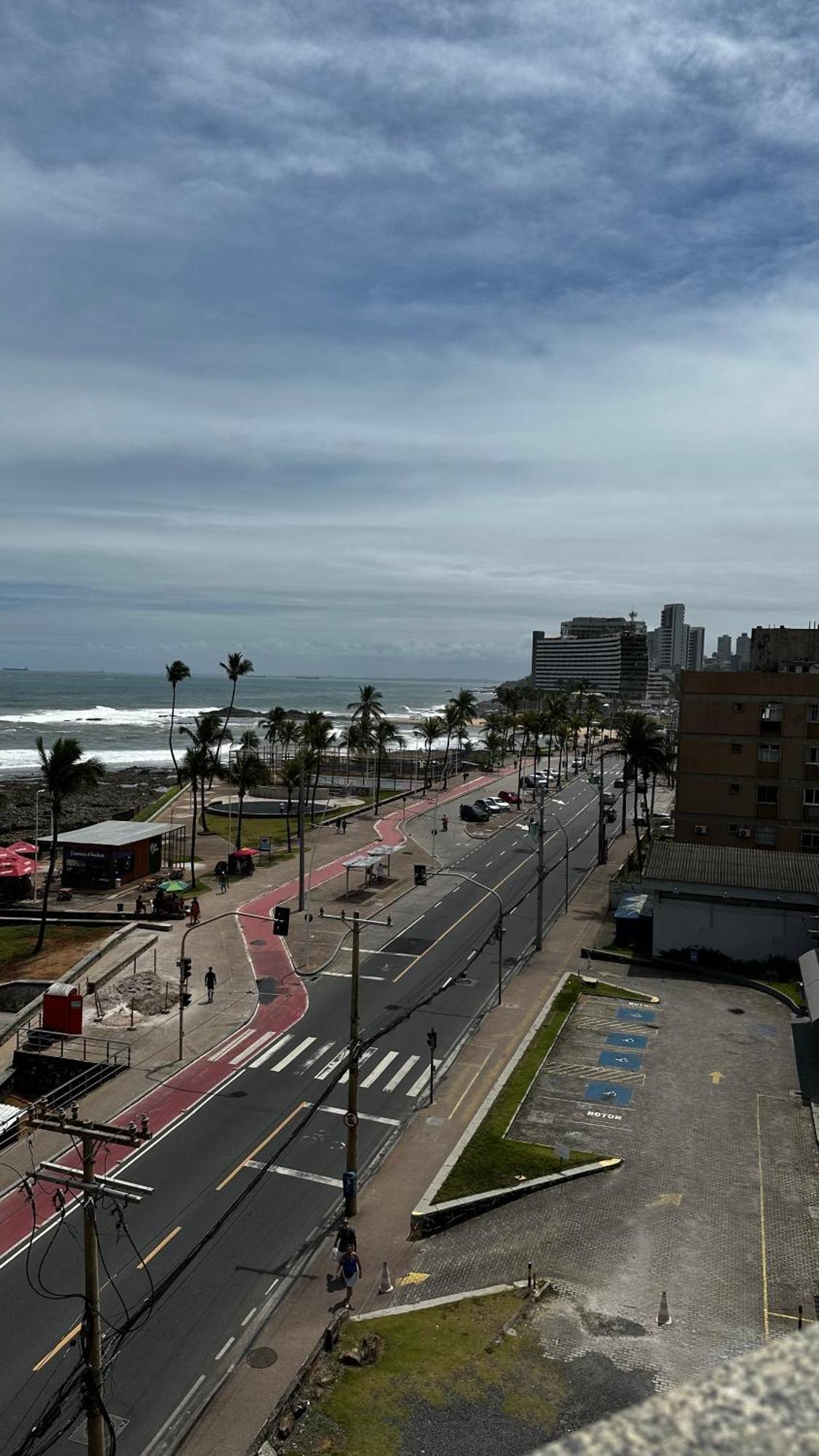 Apartamento Inteiro Frente Ao Mar De Ondina 萨尔瓦多 外观 照片